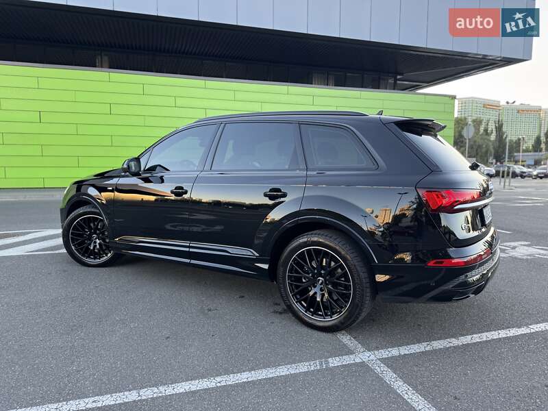 Внедорожник / Кроссовер Audi Q7 2020 в Киеве