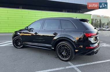 Позашляховик / Кросовер Audi Q7 2020 в 