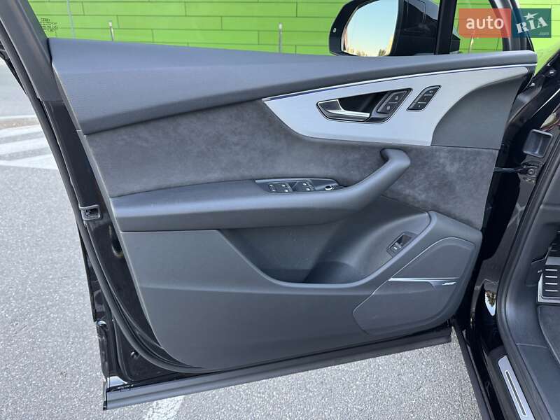 Внедорожник / Кроссовер Audi Q7 2020 в Киеве