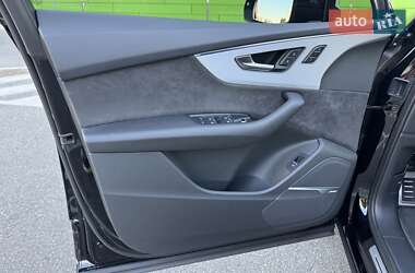 Позашляховик / Кросовер Audi Q7 2020 в 