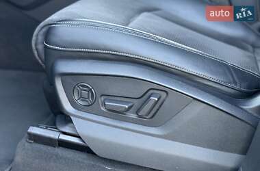 Позашляховик / Кросовер Audi Q7 2020 в 