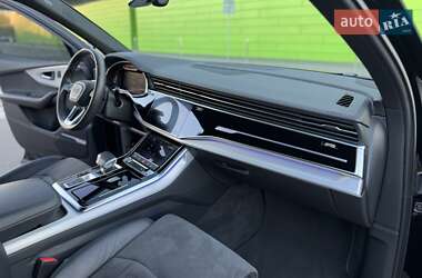 Позашляховик / Кросовер Audi Q7 2020 в 