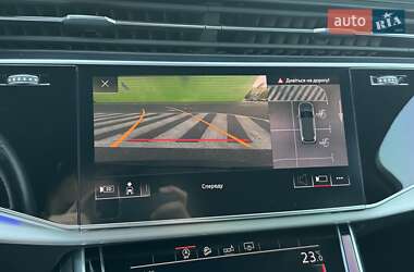 Позашляховик / Кросовер Audi Q7 2020 в 