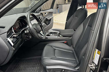 Позашляховик / Кросовер Audi Q7 2021 в 