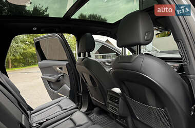 Позашляховик / Кросовер Audi Q7 2021 в 