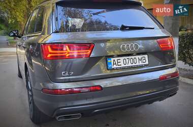 Внедорожник / Кроссовер Audi Q7 2016 в 