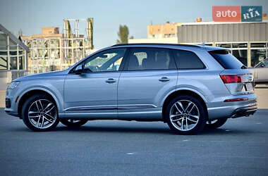 Позашляховик / Кросовер Audi Q7 2017 в 