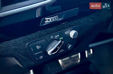 Позашляховик / Кросовер Audi Q7 2017 в 