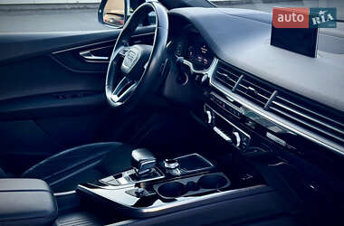 Позашляховик / Кросовер Audi Q7 2017 в 