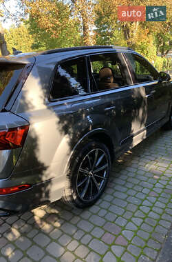 Внедорожник / Кроссовер Audi Q7 2020 в 