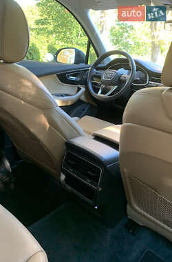 Внедорожник / Кроссовер Audi Q7 2020 в 