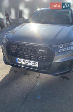 Внедорожник / Кроссовер Audi Q7 2020 в 