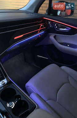 Внедорожник / Кроссовер Audi Q7 2020 в 