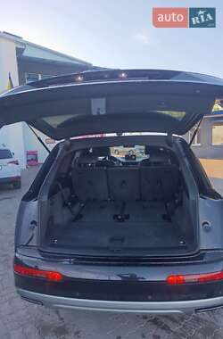 Позашляховик / Кросовер Audi Q7 2016 в 