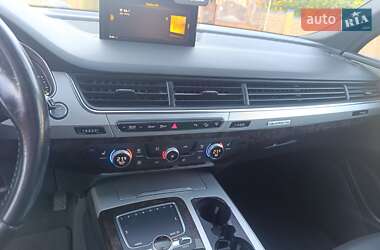 Позашляховик / Кросовер Audi Q7 2016 в 