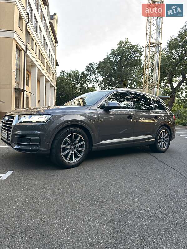 Внедорожник / Кроссовер Audi Q7 2018 в Киеве