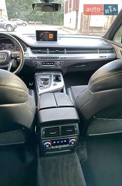 Позашляховик / Кросовер Audi Q7 2018 в 
