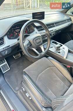 Позашляховик / Кросовер Audi Q7 2018 в 