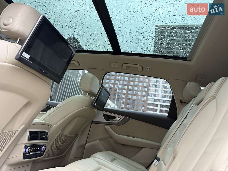 Позашляховик / Кросовер Audi Q7 2016 в Києві