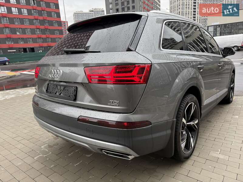 Позашляховик / Кросовер Audi Q7 2016 в Києві