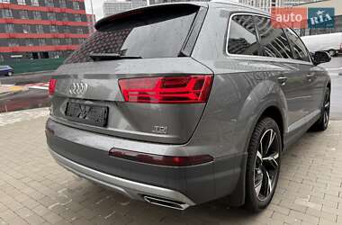 Внедорожник / Кроссовер Audi Q7 2016 в 