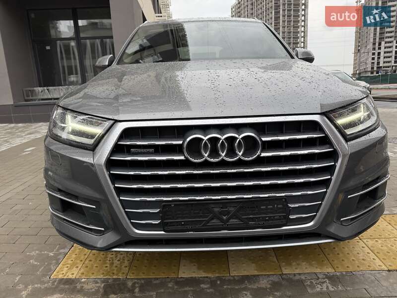 Позашляховик / Кросовер Audi Q7 2016 в Києві