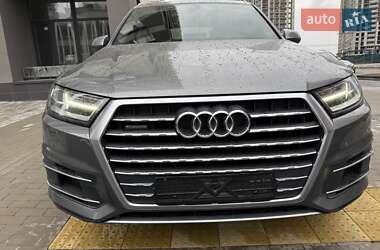 Внедорожник / Кроссовер Audi Q7 2016 в 