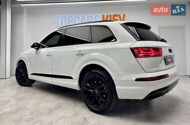 Позашляховик / Кросовер Audi Q7 2018 в 