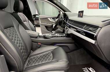 Позашляховик / Кросовер Audi Q7 2018 в 