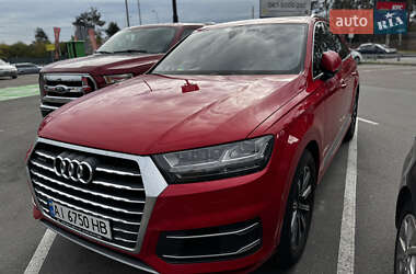 Внедорожник / Кроссовер Audi Q7 2015 в 