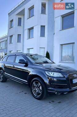 Позашляховик / Кросовер Audi Q7 2010 в 