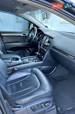Позашляховик / Кросовер Audi Q7 2010 в 