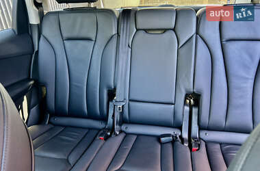 Внедорожник / Кроссовер Audi Q7 2022 в 