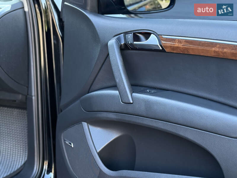 Позашляховик / Кросовер Audi Q7 2015 в Тернополі