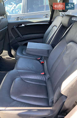 Позашляховик / Кросовер Audi Q7 2013 в 