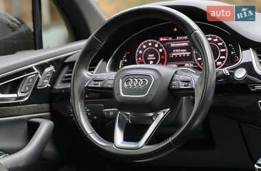 Внедорожник / Кроссовер Audi Q7 2016 в 