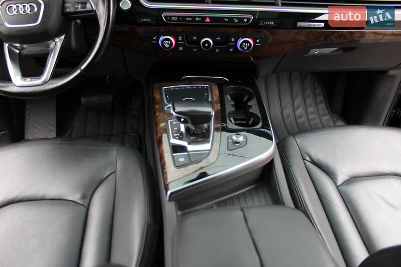 Внедорожник / Кроссовер Audi Q7 2018 в Ровно