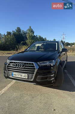 Позашляховик / Кросовер Audi Q7 2017 в 