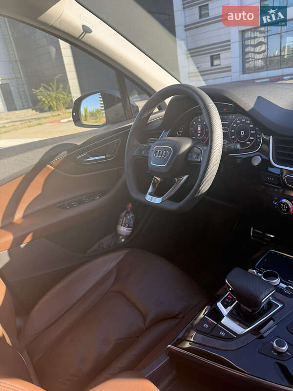 Внедорожник / Кроссовер Audi Q7 2017 в Измаиле