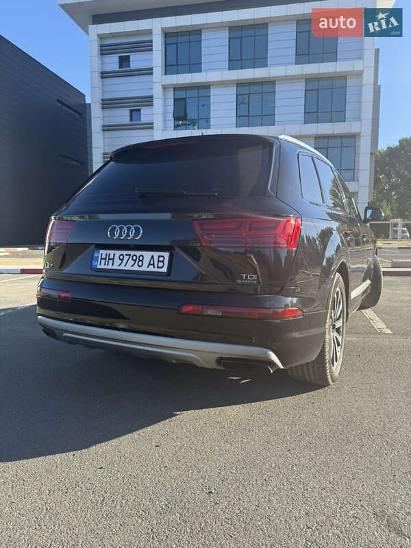 Внедорожник / Кроссовер Audi Q7 2017 в Измаиле