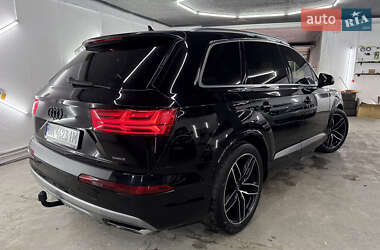 Позашляховик / Кросовер Audi Q7 2015 в 