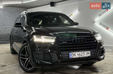 Позашляховик / Кросовер Audi Q7 2015 в 