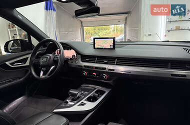 Позашляховик / Кросовер Audi Q7 2015 в 