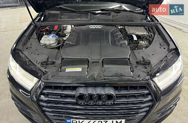 Позашляховик / Кросовер Audi Q7 2015 в 