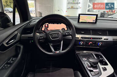 Позашляховик / Кросовер Audi Q7 2015 в 