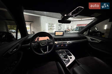 Позашляховик / Кросовер Audi Q7 2015 в 
