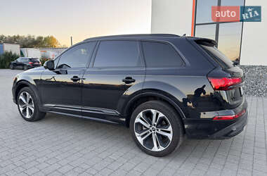 Позашляховик / Кросовер Audi Q7 2019 в 