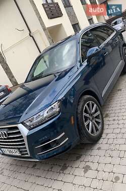 Позашляховик / Кросовер Audi Q7 2018 в 