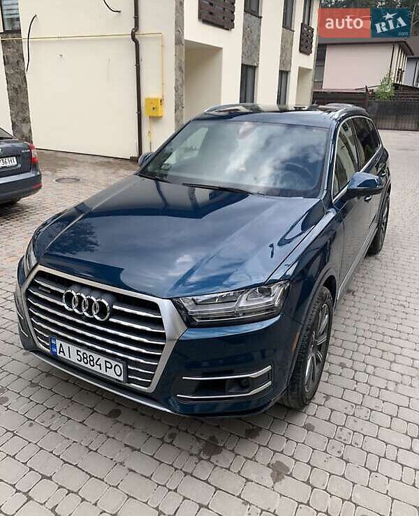 Позашляховик / Кросовер Audi Q7 2018 в 