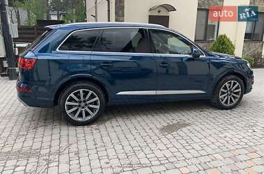 Позашляховик / Кросовер Audi Q7 2018 в 